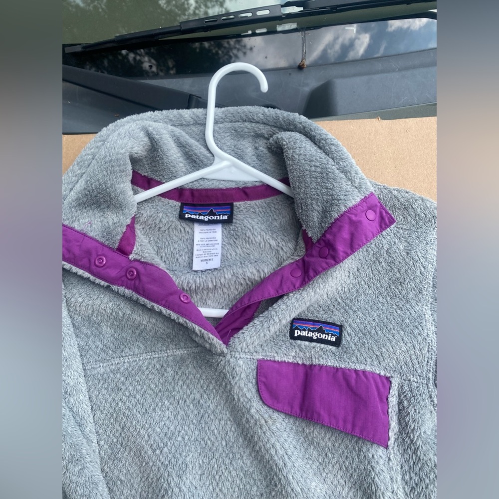 Women’s Patagonia pullover, size small!